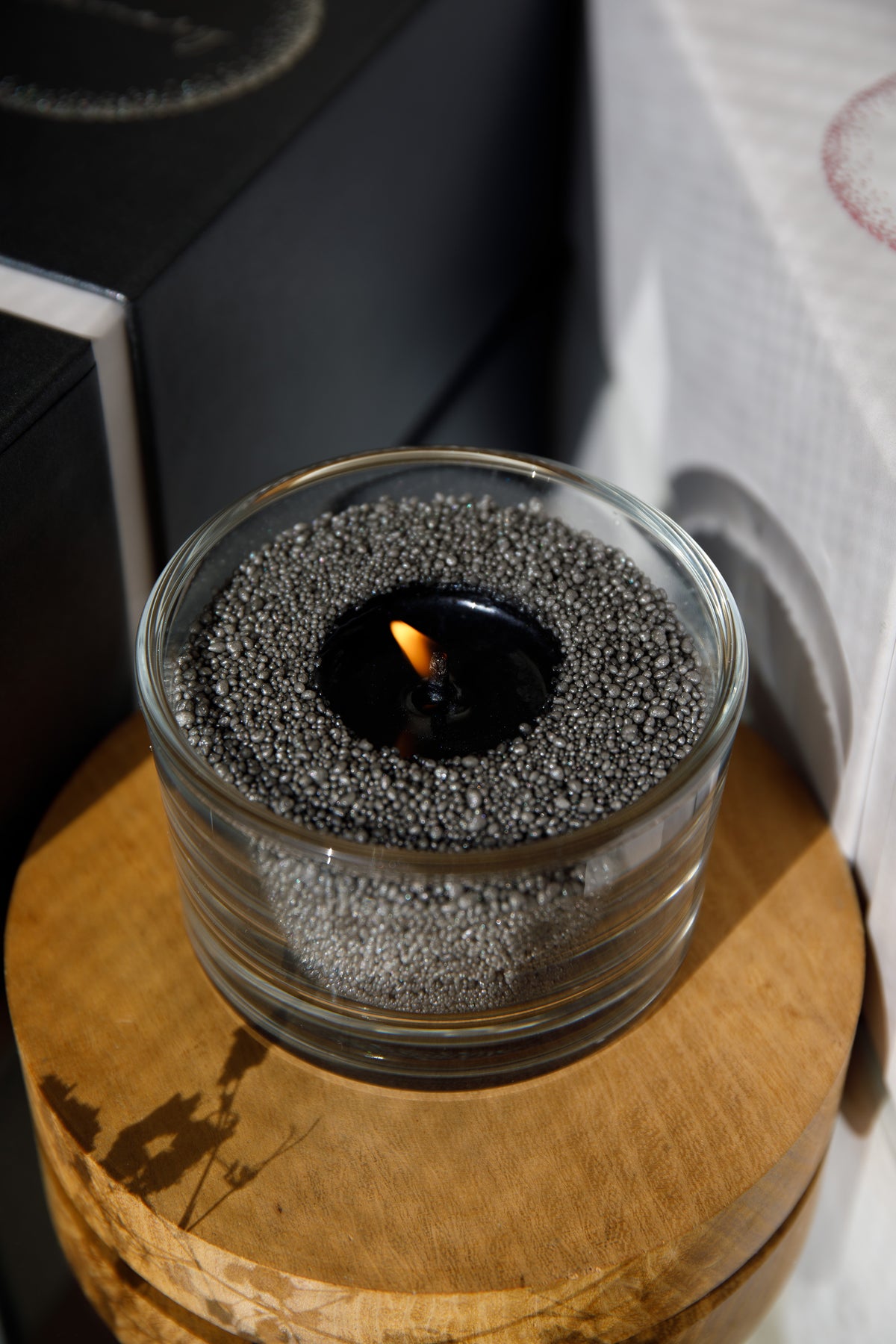 Exkluzívna darčeková sada Luminary Candles: Nadčasová grafitovo-biela elegancia pre váš domov
